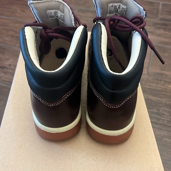 Junior’s brand new size 6 timberlands - Picture 3 of 5